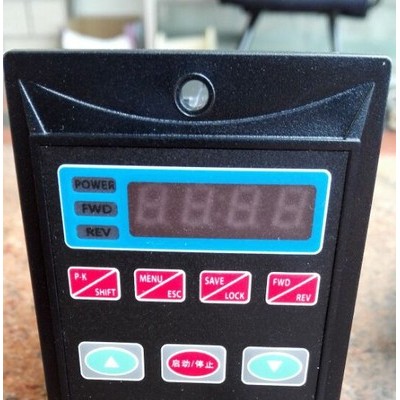 变频器220V/380V1.5-2.2-3.0-3.7-5.5-7.5KWCE永磁变频调速器图5