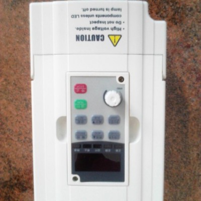 变频器220V/380V1.5-2.2-3.0-3.7-5.5-7.5KWCE永磁变频调速器图3