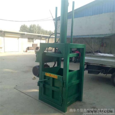 温州油漆桶压扁机 服装边角料打包机 大型废纸液压打块机工作视频图6