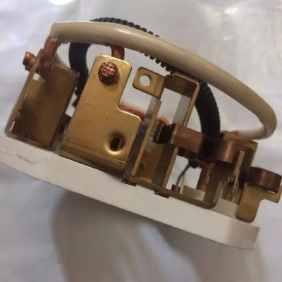 林德 南狮机械  335电动叉车碳刷架 3353574500图2