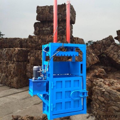 油漆桶大型压扁机 2019年新款纸屑铁屑松散料压缩打包机富兴图8