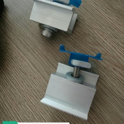 全拓供应光伏配套外/内六角螺丝 压块 塑尾翼母 （配套两平垫、一弹垫、一螺母）图2