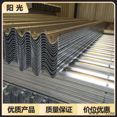 波形梁护栏连接螺丝   高速波形护栏   波形护栏立柱图1