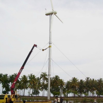 供应安徽蜂鸟10KW风力发电设备 控制器 充电器 塔架等图3