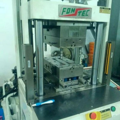 包胶双色牙刷模具 双色电动工具模具 双色保温杯图2