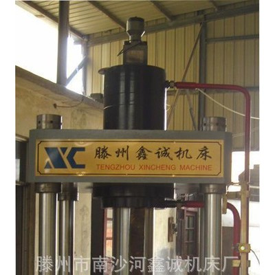 四柱液压机,四柱压力机,全新四柱液压机,梁四柱液压机,梁四柱压力s图1
