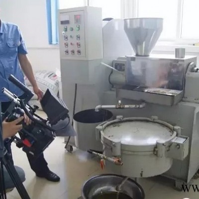 大型花生榨油机设备  大型花生榨油机全套设备  榨油加工设备   液压型榨油机  榨油机山东