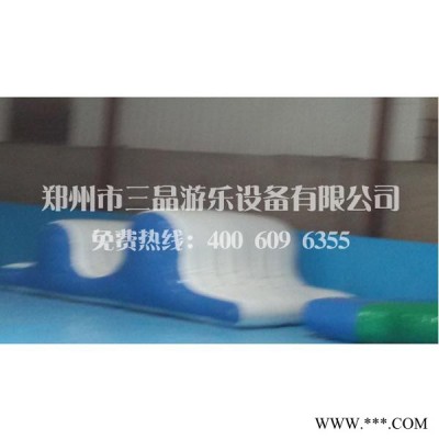 郑州三晶游乐设备厂    加工定制充气水上障碍      水上充气游乐设备图8