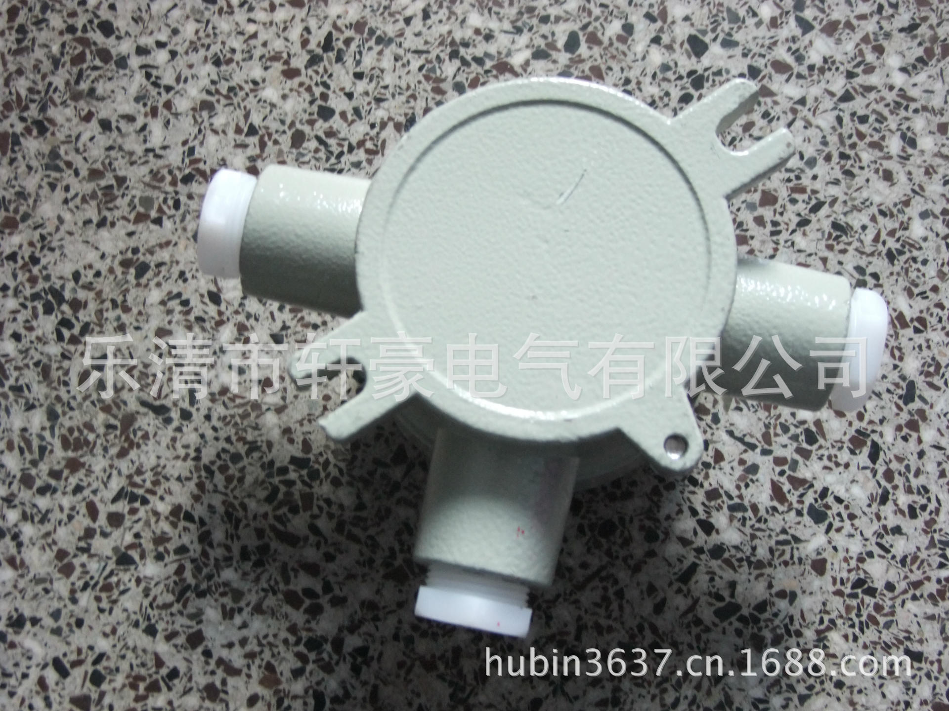 CT6接线盒三通