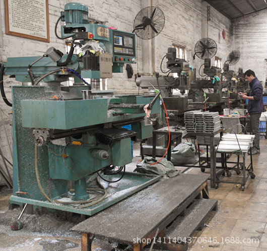 铝合金面钣加工区(一角)